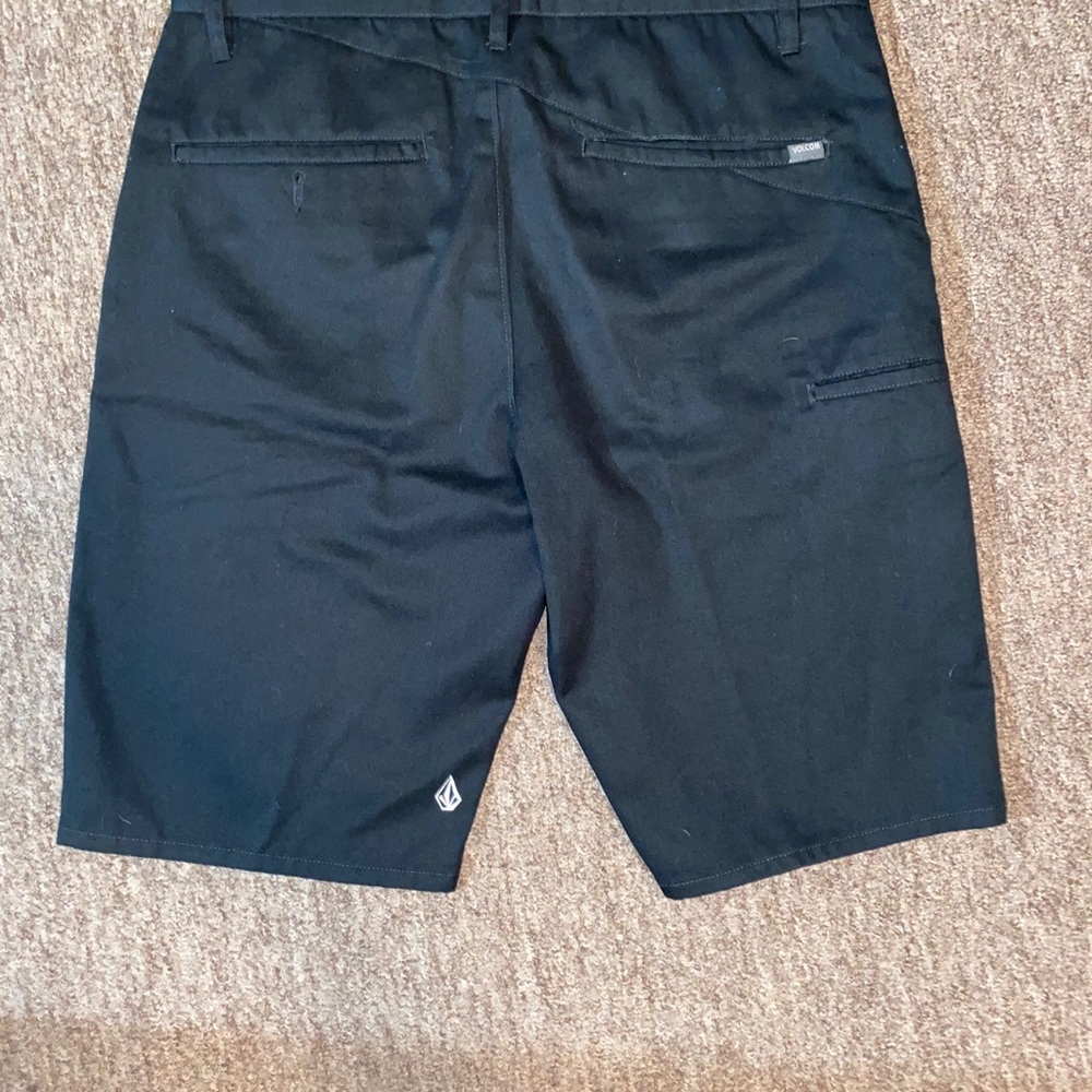 Volcom shorts - Picture 3 of 4
